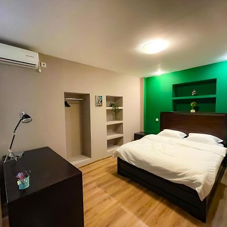 Cool Flat With Hot Tub In The Old Town Apartment Bukares Bagian luar foto