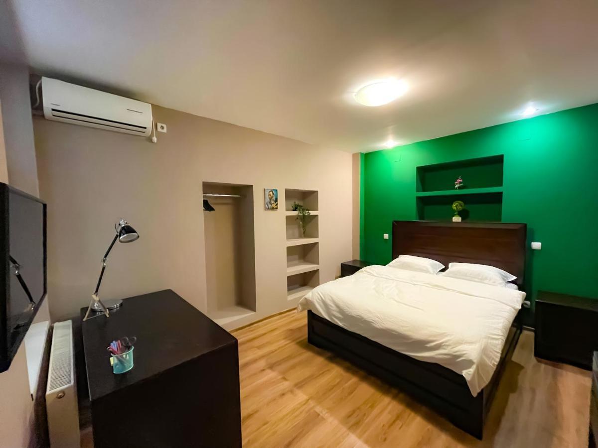 Cool Flat With Hot Tub In The Old Town Apartment Bukares Bagian luar foto