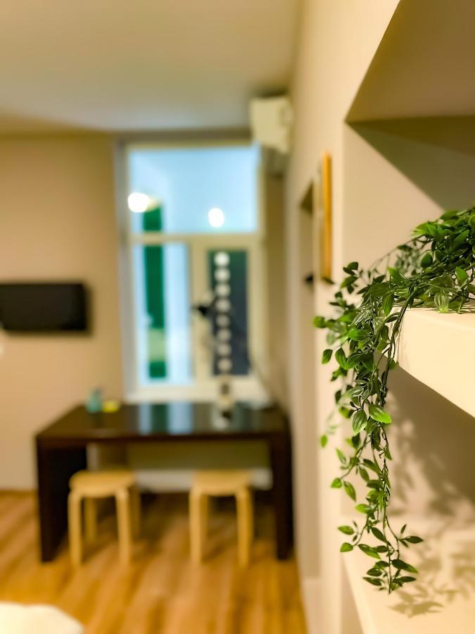 Cool Flat With Hot Tub In The Old Town Apartment Bukares Bagian luar foto