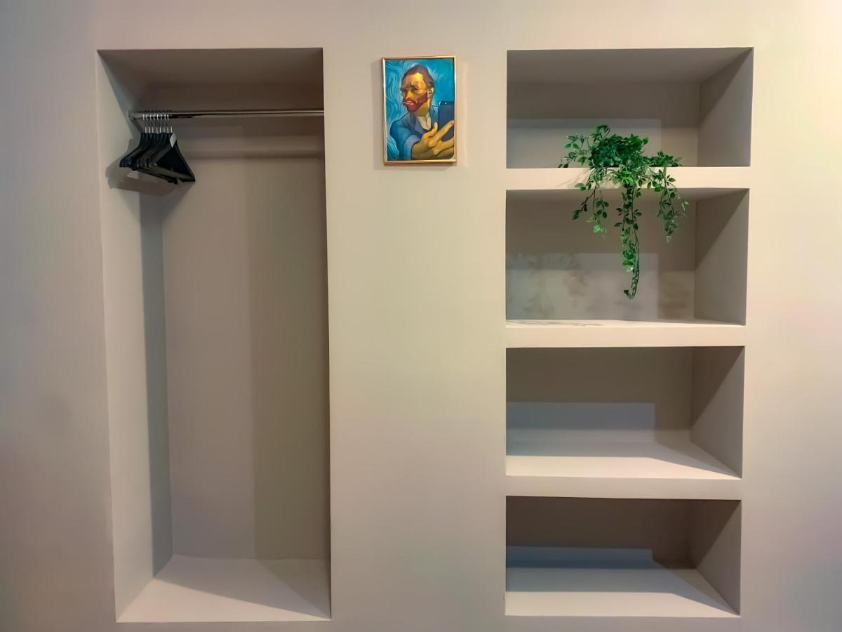 Cool Flat With Hot Tub In The Old Town Apartment Bukares Bagian luar foto