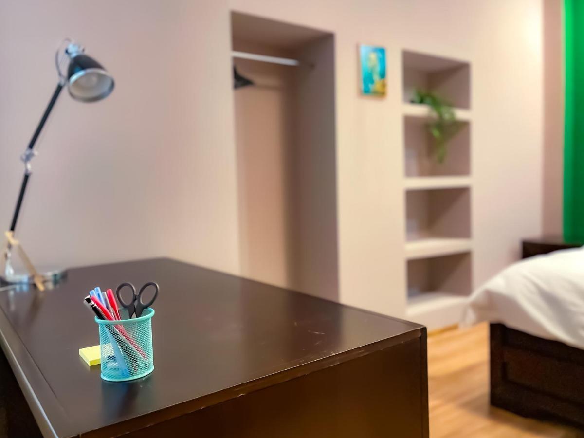 Cool Flat With Hot Tub In The Old Town Apartment Bukares Bagian luar foto