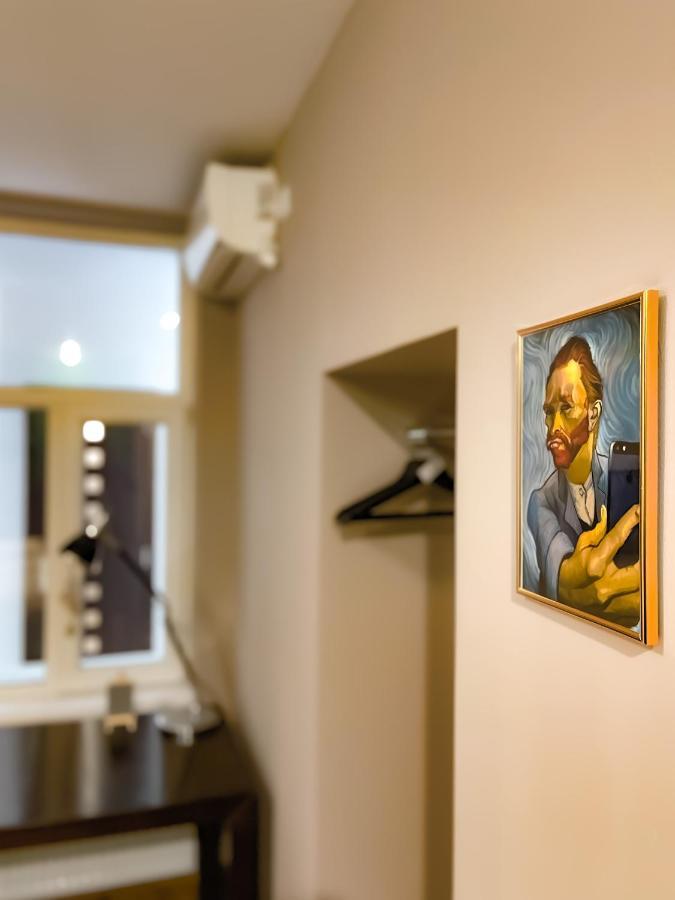 Cool Flat With Hot Tub In The Old Town Apartment Bukares Bagian luar foto