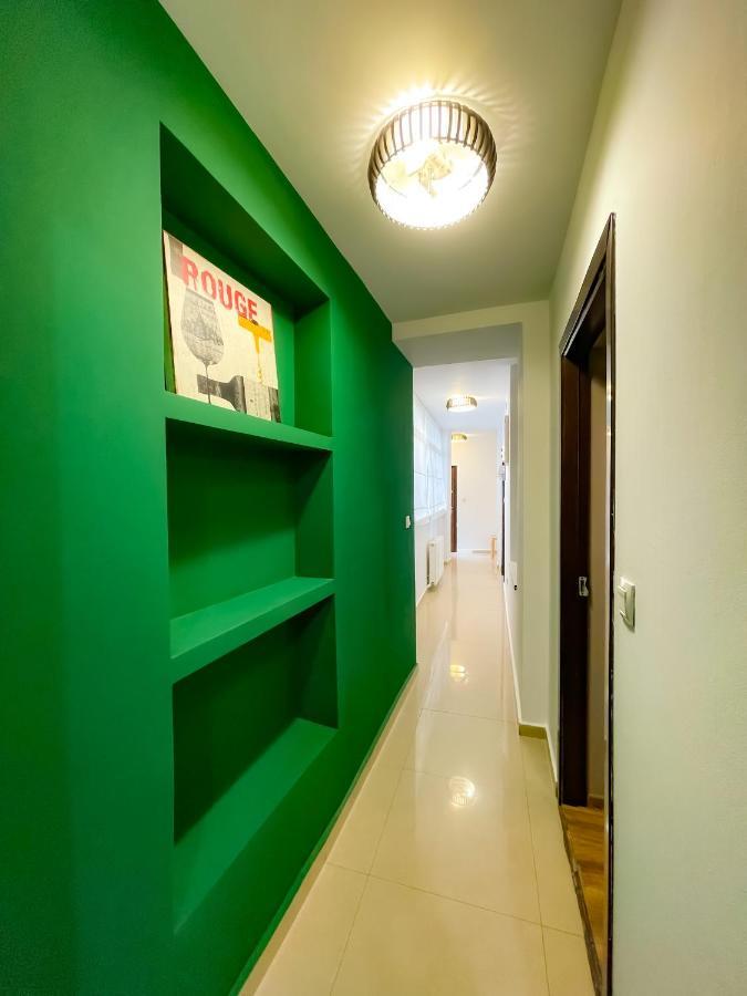 Cool Flat With Hot Tub In The Old Town Apartment Bukares Bagian luar foto