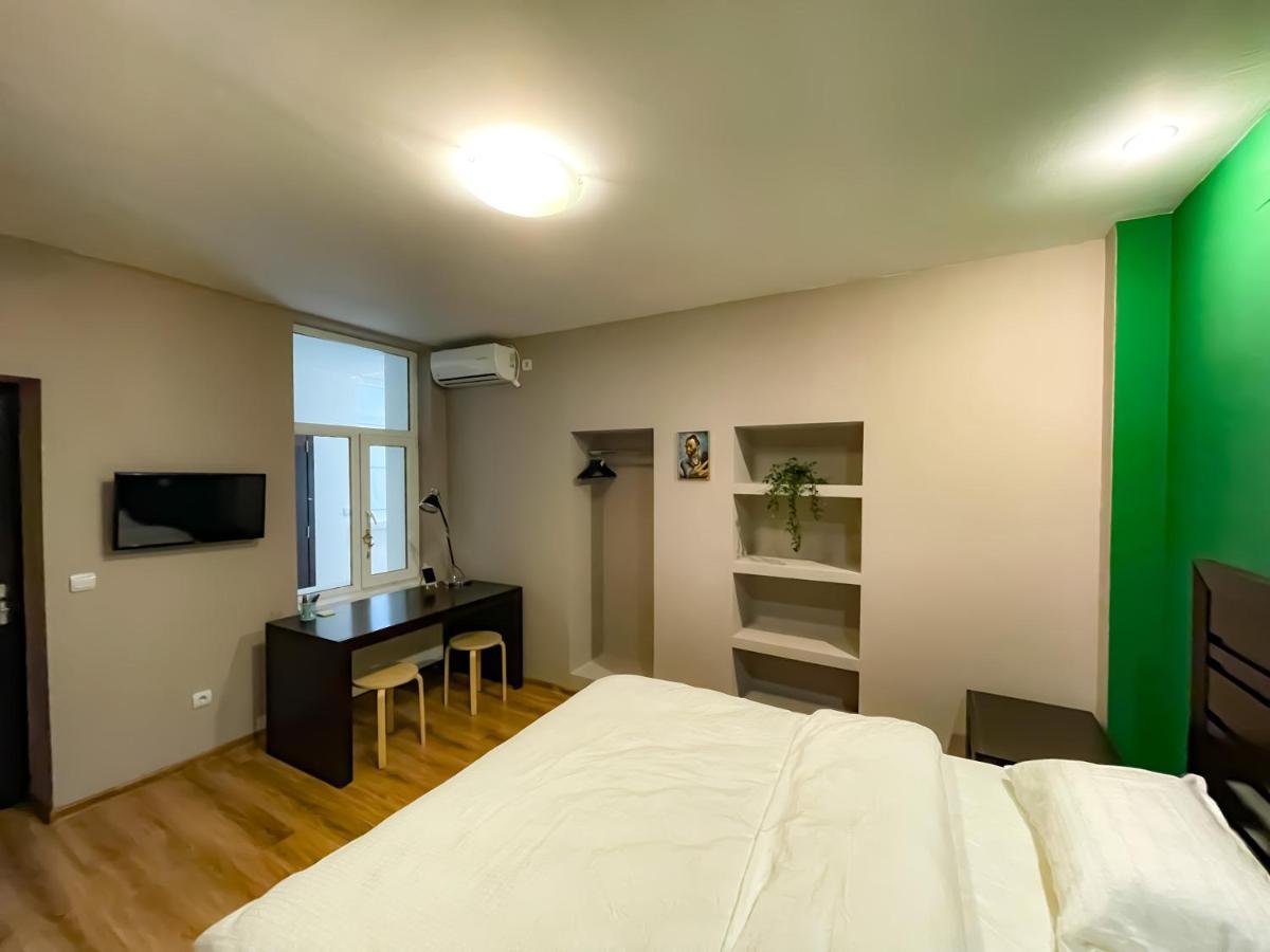 Cool Flat With Hot Tub In The Old Town Apartment Bukares Bagian luar foto
